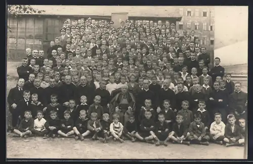 Foto-AK Wien, Schüler des Salesianum am 14. September 1924, Besuch Kardinal Cagliero