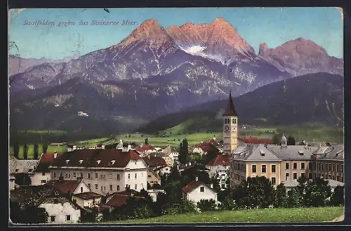 AK Saalfelden am Steinernen Meer, Ortsansicht mit der Pfarrkirche gegen das Steinerne Meer