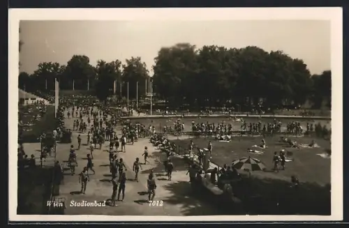 AK Wien, Stadionbad mit Promenade u. Liegewiese