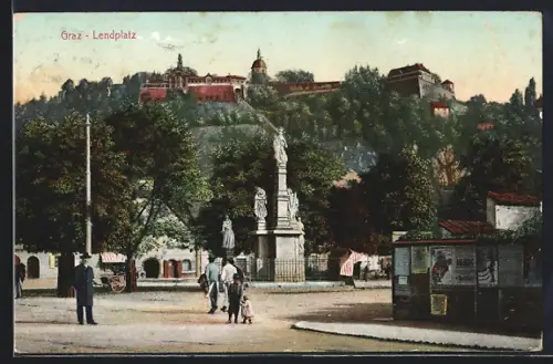 AK Graz, Denkmal auf dem Lendplatz mit Blick zum Schlossberg