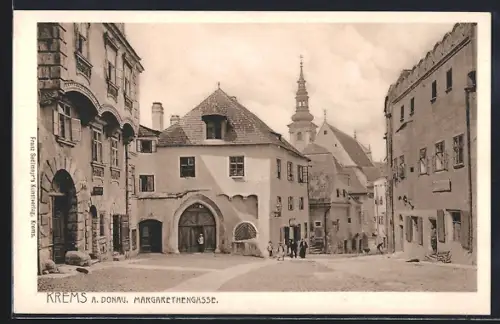 AK Krems a. Donau, Margarethengasse mit Anwohnern