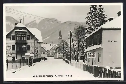 AK Aflenz, Der Ortskern mit Gasthaus und Kirche im Winter