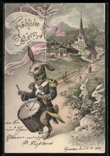 AK Trommelnder Osterhase in Uniform auf einem Feldweg