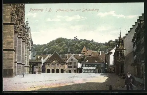 AK Freiburg / Breisgau, Münsterplatz mit dem Schlossberg