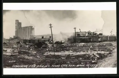 AK Texas City, TX, Searching for Bodies 1947
