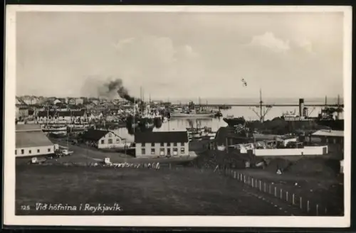AK Reykjavik, Vid höfnina
