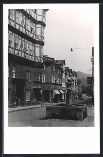 AK Witzenhausen /Werra, Marktplatz mit Brunnen und steinernem Haus