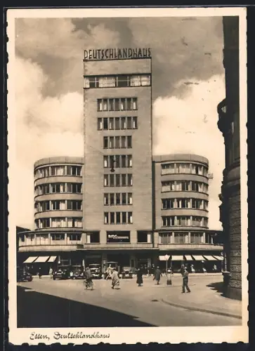 AK Essen, Passanten vor dem Deutschlandhaus