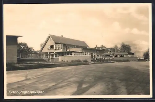 AK Alphen, Schholjongenspaviljoen, Blick zur Schule