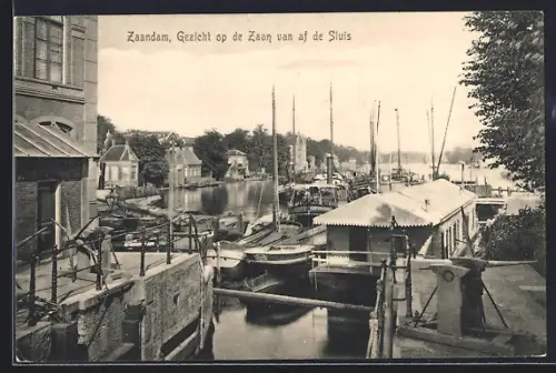 AK Zaandam, Gezicht op de Zaan van af de Sluis