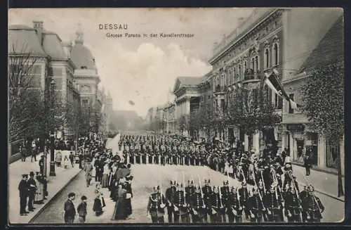 AK Dessau, Grosse Parade in der Kavalierstrasse