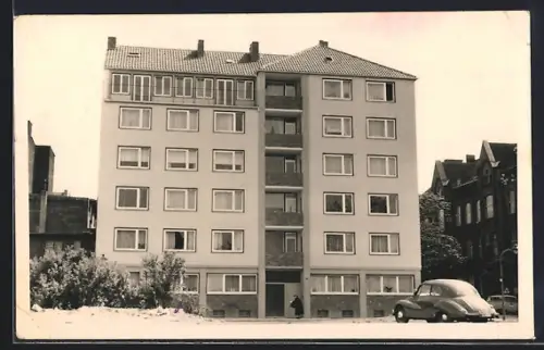 Foto-AK Düsseldorf, Moselstrasse 30 Ecke Fürstenwall im Jahr 1950, Auto