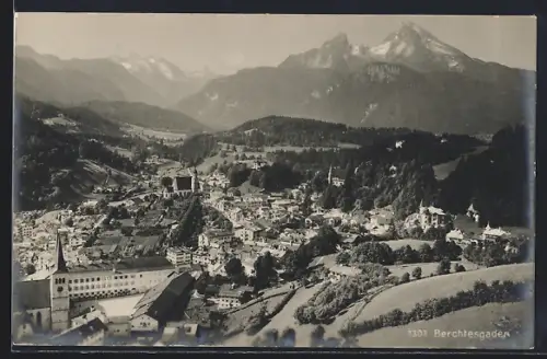 AK Berchtesgaden, Ortsansicht mit Berglandschaft