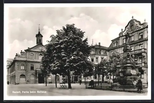 AK Rastatt, Partie beim Rathaus mit Brunnen