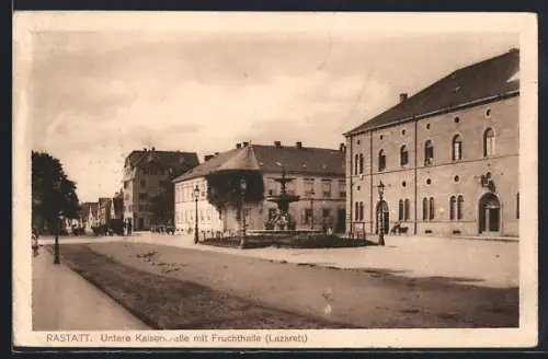 AK Rastatt, Untere Kaiserstrasse mit Fruchthalle u. Brunnen
