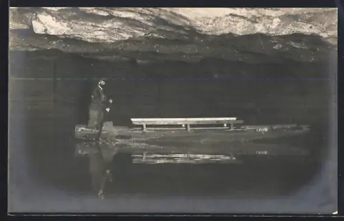 Foto-AK Berchtesgaden, Salzbergwerk, Fähre auf dem Salz-See