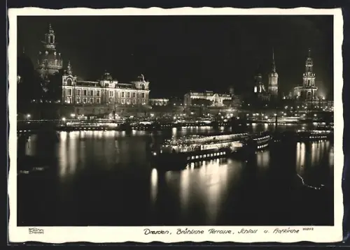 Foto-AK Walter Hahn, Dresden, Nr. 10852: Dresden, Brühlsche Terrasse, Schloss und Hofkirche bei Nacht