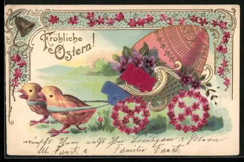 Stoff-Präge-AK Zwei Küken mit Osterei auf Wagen, Ostergruss