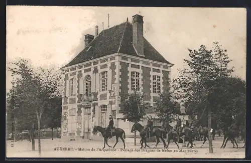 AK Auxerre, Maison de l`Arquévêché, Passage des Dragons de Melun en Manoeuvres