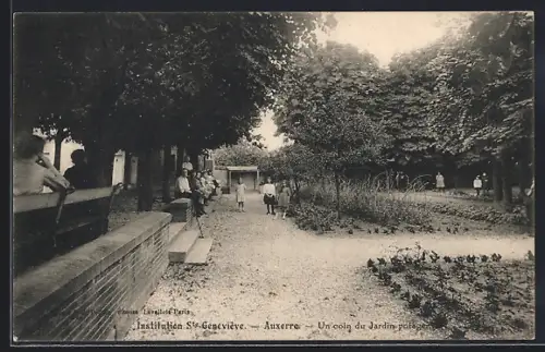 AK Auxerre, Institution Ste-Geneviève, Un coin du jardin potager