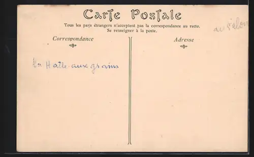 AK Auxerre, Place des Grandes-Fontaines avec fontaine et passants