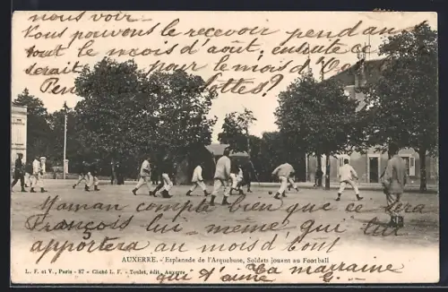 AK Auxerre, Esplanade de l`Arquebuse, Soldats jouant au Football