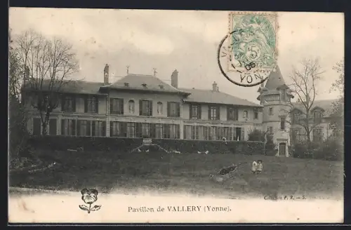 AK Vallery /Yonne, Pavillon de Vallery et jardin devant le bâtiment