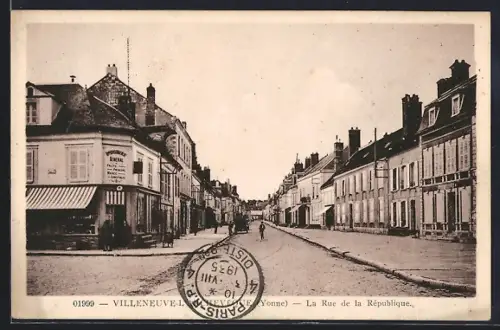 AK Villeneuve-l`Archevêque /Yonne, La Rue de la République