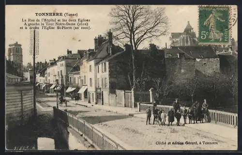 AK Tonnerre /Yonne, La Rue de l`Hôpital et les deux Églises, Tour Notre-Dame et Église St-Pierre