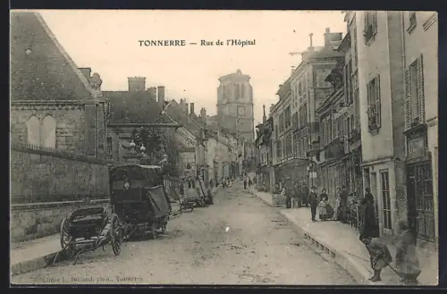 AK Tonnerre, Rue de l`Hôpital avec calèches et passants