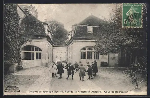 AK Auxerre, Institut de Jeunes Filles, Cour de Récréation