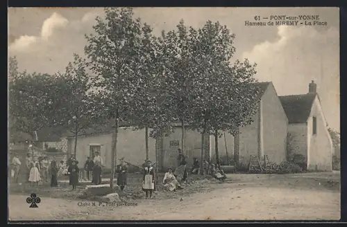 AK Pont-sur-Yonne, Hameau de Miremy, La Place