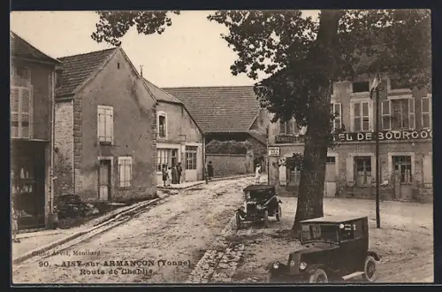 AK Aisy-sur-Armancon /Yonne, Route de Chablis et voitures anciennes devant l`hôtel de Bourgogne