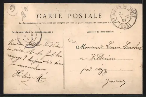 AK Saint-Julien-du-Sault, La Grande Rue avec vue sur l`église et passants à vélo