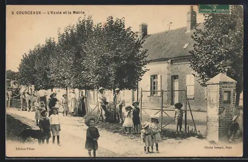 AK Courceaux, L`École et la Mairie avec des enfants et une calèche sur le chemin