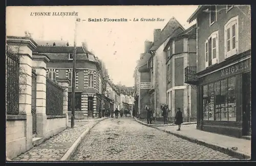 AK Saint-Florentin, La Grande Rue animée avec passants et facades de magasins