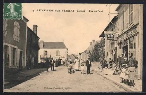 AK Saint-Père-sur-Vézelay /Yonne, Rue du Pont animée avec habitants et commerces