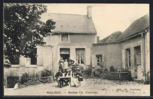 AK Melisey, Maison Ch. Courtaux avec famille posant dans la cour