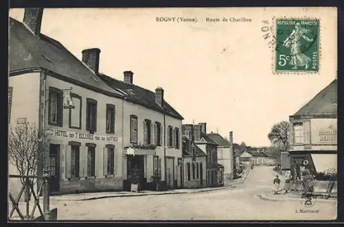 AK Rogny /Yonne, Route de Châtillon avec hôtel et commerces animés