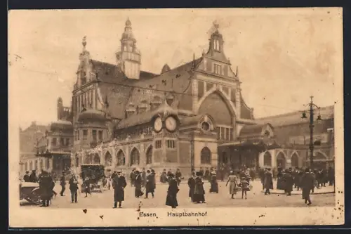 AK Essen, Hauptbahnhof mit Uhr und Passanten