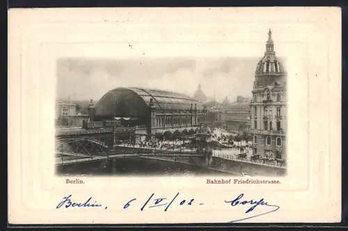 Passepartout-AK Berlin, Bahnhof Friedrichstrasse mit Fluss, Brücke und Häuserzeilen