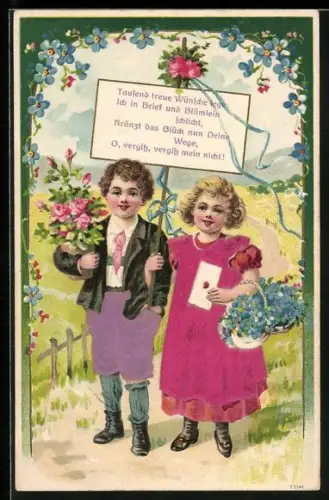 Stoff-Präge-AK Pärchen mit Schild, Umschlag und Blumenkorb