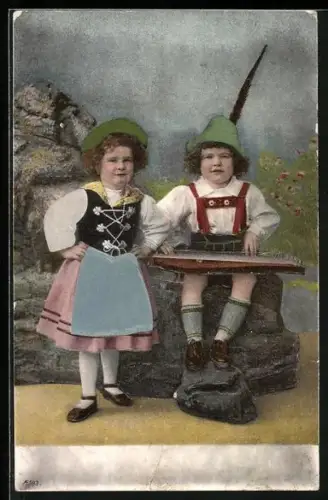 AK Kleines Paar in Tracht mit Zither