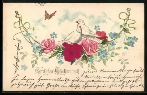 Stoff-Präge-AK Zwei weisse Tauben auf Rosen mit Schmetterling