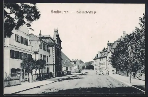 AK Kaufbeuren, Bahnhof-Strasse mit Kindern