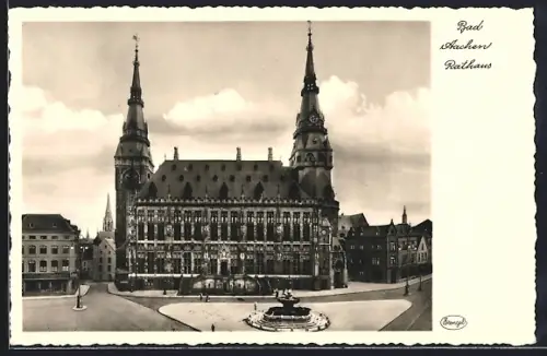 AK Bad Aachen, Strassenpartie am Rathaus, Brunnen