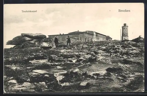 AK Brocken, Unterkunftshaus mit Teufelskanzel und Aussichtsturm