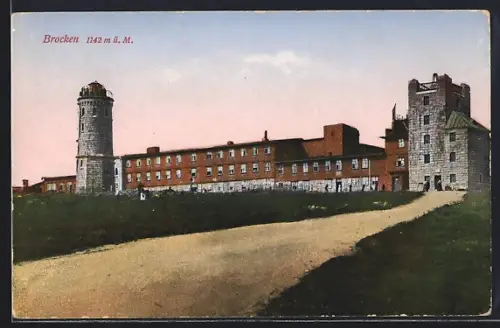 AK Brocken, Teilansicht vom Weg aus mit Brockenhotel und Turm