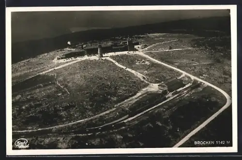 AK Brocken, Brockenhotel und Aussichtsturm mit Strassenpartie