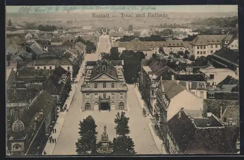 AK Rastatt, Totalansicht und Rathaus mit Strassenpartie